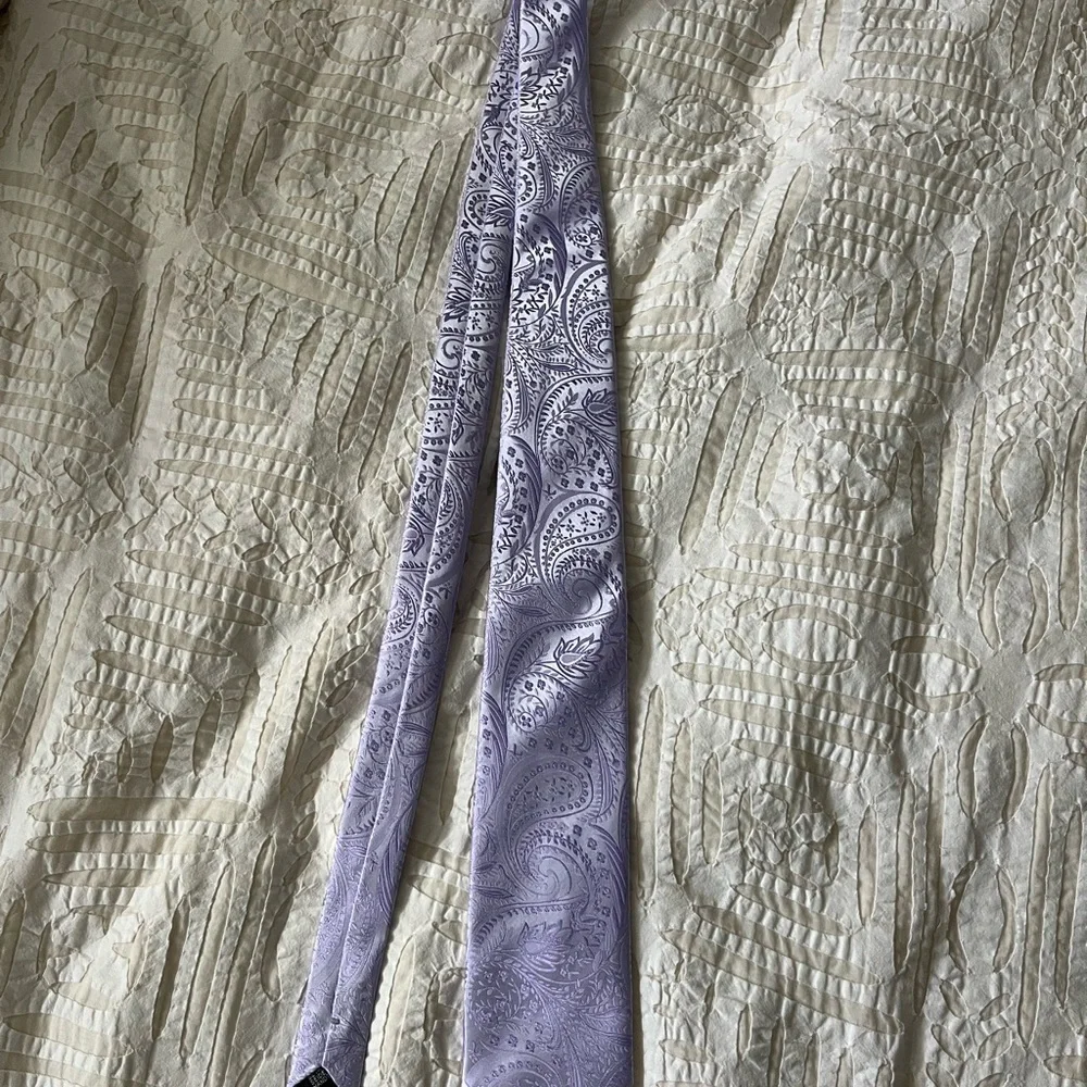 Elegant Lavender Purple Paisley Tie - Picture 3 of 3